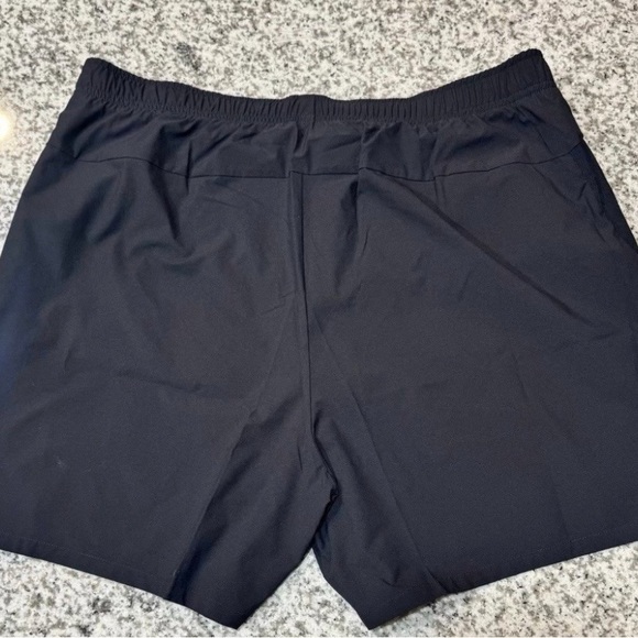 ON Essential Shorts Black Lined Men’s Shorts Size Medium - Picture 4 of 4